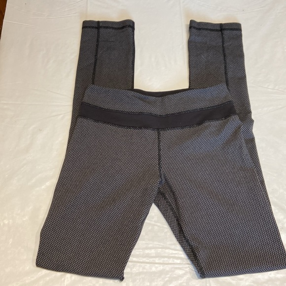 Lululemon Skinny Groove Pant Size 4 - Picture 6 of 10